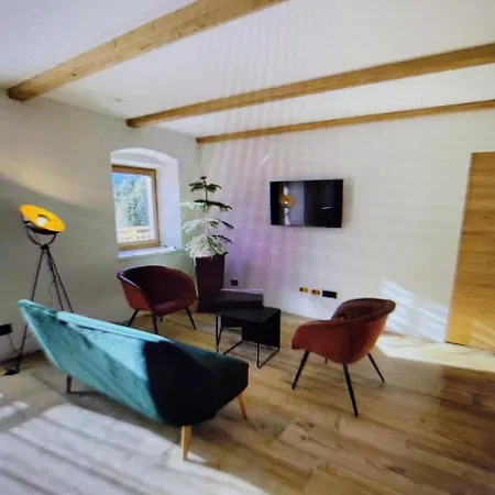 Cozy And Charming In Apartment *